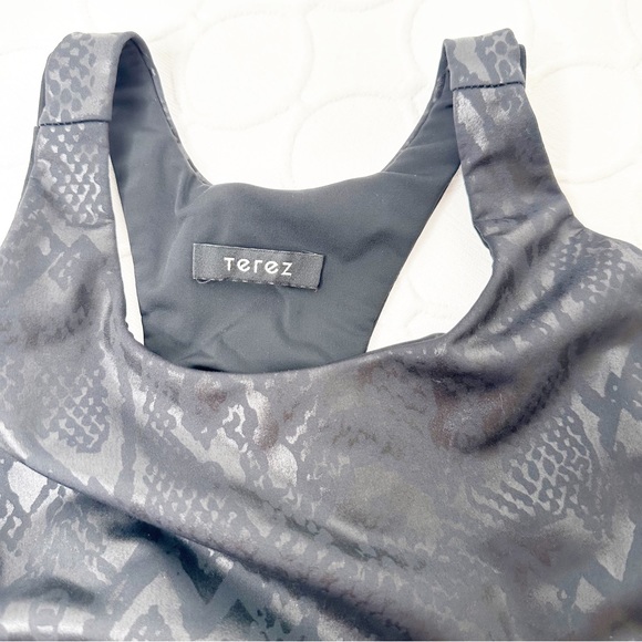 TEREZ 2-piece UpLift Sports Bra & Biker Shorts Black Obsidian Snakeskin Small - Picture 8 of 10